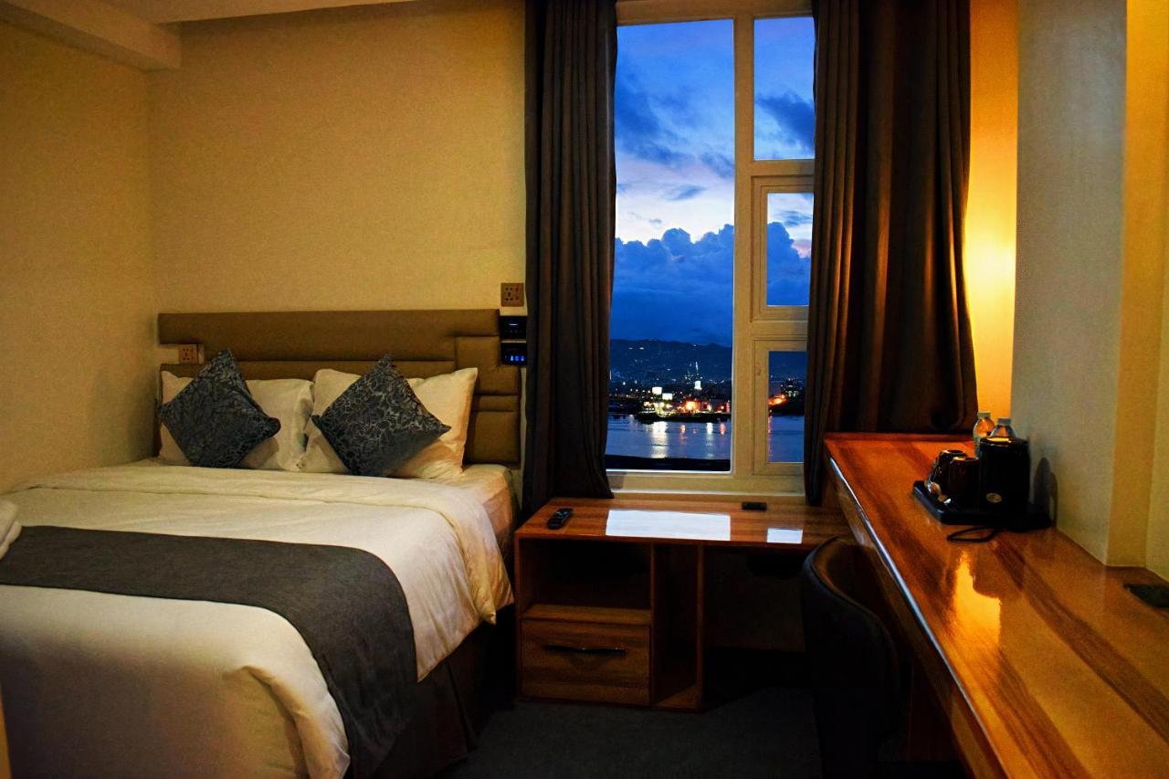 Sempre Premier Inn - Mactan Airport Hotel 麦克坦 外观 照片