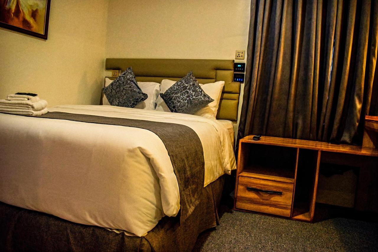 Sempre Premier Inn - Mactan Airport Hotel 麦克坦 外观 照片